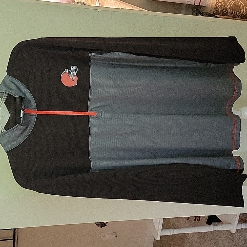 CLEVELAND BROWNS QUARTER ZIP LIGHTWEIGHT PULLOVER...NWOT...XL
